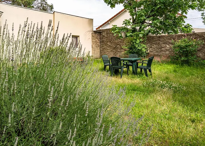 Proche Paris • Superbe Studio Refait A Neuf •