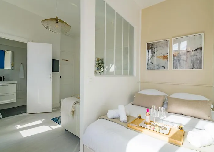 Proche Paris • Superbe Studio Refait A Neuf •